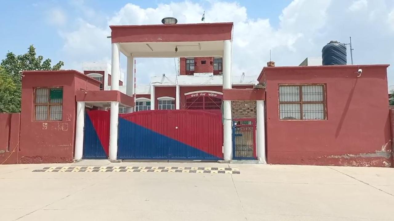 Bathinda Police : ਮੁੜ ਸੁਰਖੀਆਂ 'ਚ ਬਠਿੰਡਾ ਕੇਂਦਰੀ ਜੇਲ੍ਹ, ਵਾਰਡਨ ਹੀ ਕਰ ਰਿਹਾ ਸੀ ਕੈਦੀਆਂ ਨੂੰ ਨਸ਼ੇ ਦੀ ਸਪਲਾਈ, ਨਸ਼ੀਲੇ ਪਦਾਰਥਾਂ ਸਮੇਤ ਕਾਬੂ