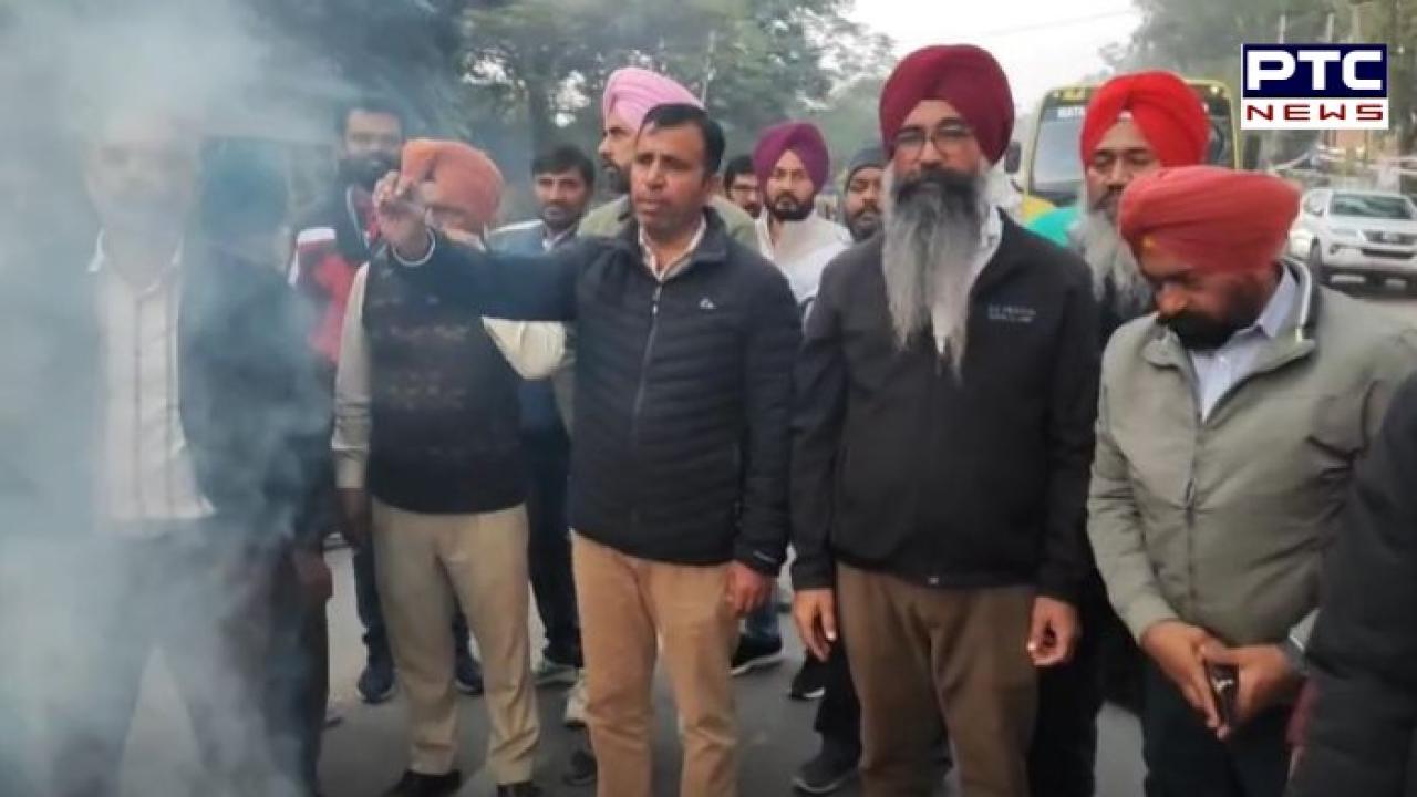 Punjab News : ਸਮੂਹ ਅਧਿਆਪਕ ਜਥੇਬੰਦੀਆਂ ਨੇ ਪੰਜਾਬ ਸਰਕਾਰ ਦੀ ਅਰਥੀ ਫੂਕ ਕੇ ਕੀਤਾ ਰੋਸ ਪ੍ਰਦਰਸ਼ਨ