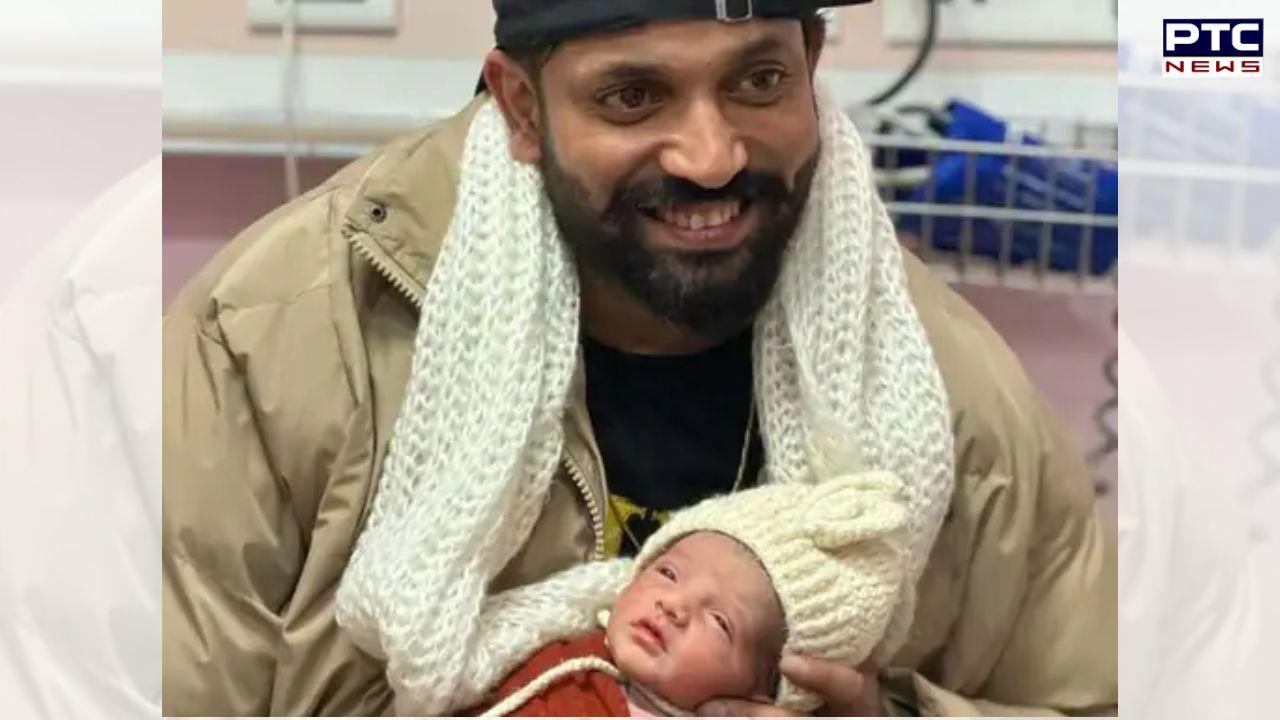 Dilpreet Dhillon : ''ਭਗਵਾਨ ਨੇ ਅਨਮੋਲ ਤੋਹਫ਼ਾ ਦਿੱਤਾ...'' ਪੰਜਾਬੀ ਗਾਇਕ ਦਿਲਪ੍ਰੀਤ ਢਿੱਲੋਂ ਬਣੇ ਪਿਤਾ, ਸੋਸ਼ਲ ਮੀਡੀਆ 'ਤੇ ਪੁੱਤ ਦੀ ਤਸਵੀਰ ਕੀਤੀ ਸਾਂਝੀ