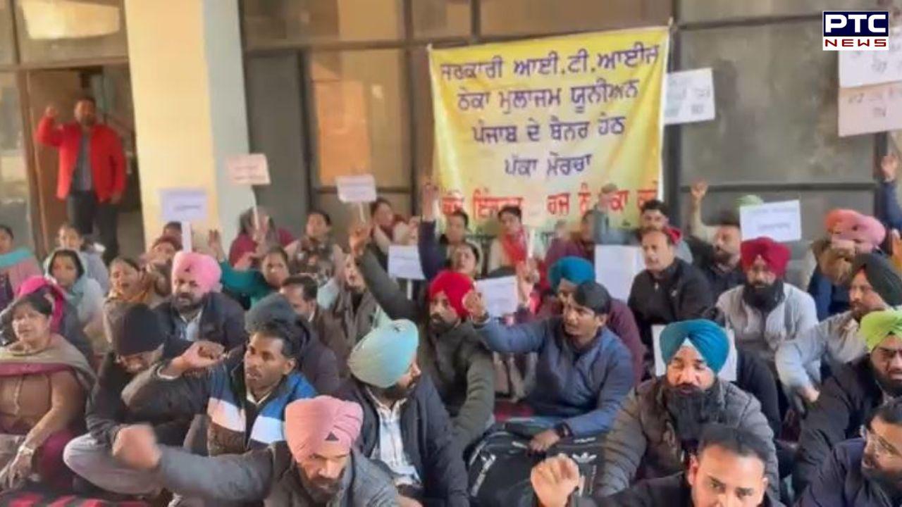 ਸਰਕਾਰੀ ਆਈ.ਟੀ.ਆਈਜ਼ ਠੇਕਾ ਮੁਲਾਜ਼ਮਾਂ ਵੱਲੋਂ ਅਣਮਿਥੇ ਸਮੇਂ ਲਈ ਤਕਨੀਕੀ ਸਿੱਖਿਆ ਵਿਭਾਗ ਦੇ ਦਫ਼ਤਰ ਵਿਖੇ ਪੱਕਾ ਧਰਨਾ ਸ਼ੁਰੂ