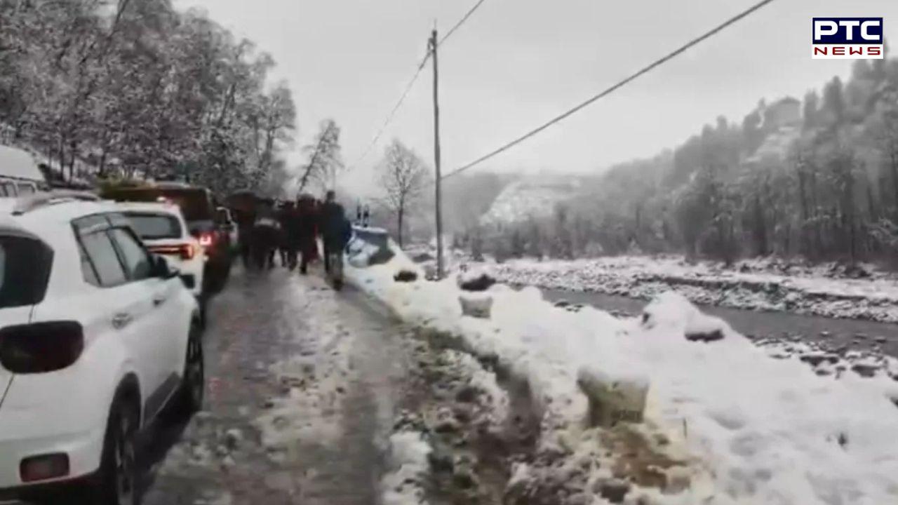 Snowfall : ਮਨਾਲੀ ਜਾਣ ਵਾਲੇ ਸਾਵਧਾਨ ! ਭਾਰੀ ਬਰਫ਼ਵਾਰੀ ਕਾਰਨ ਰਸਤਿਆਂ 'ਤੇ ਕਈ ਕਿਲੋਮੀਟਰ ਲੱਗਿਆ ਜਾਮ, ਸੈਂਕੜੇ ਸੈਲਾਨੀ ਫਸੇ