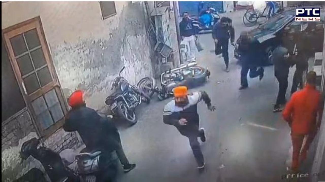 Amritsar jeweller brutally attacked, 425 gm of gold worth Rs 60 lakh looted in broad daylight; crime caught on camera