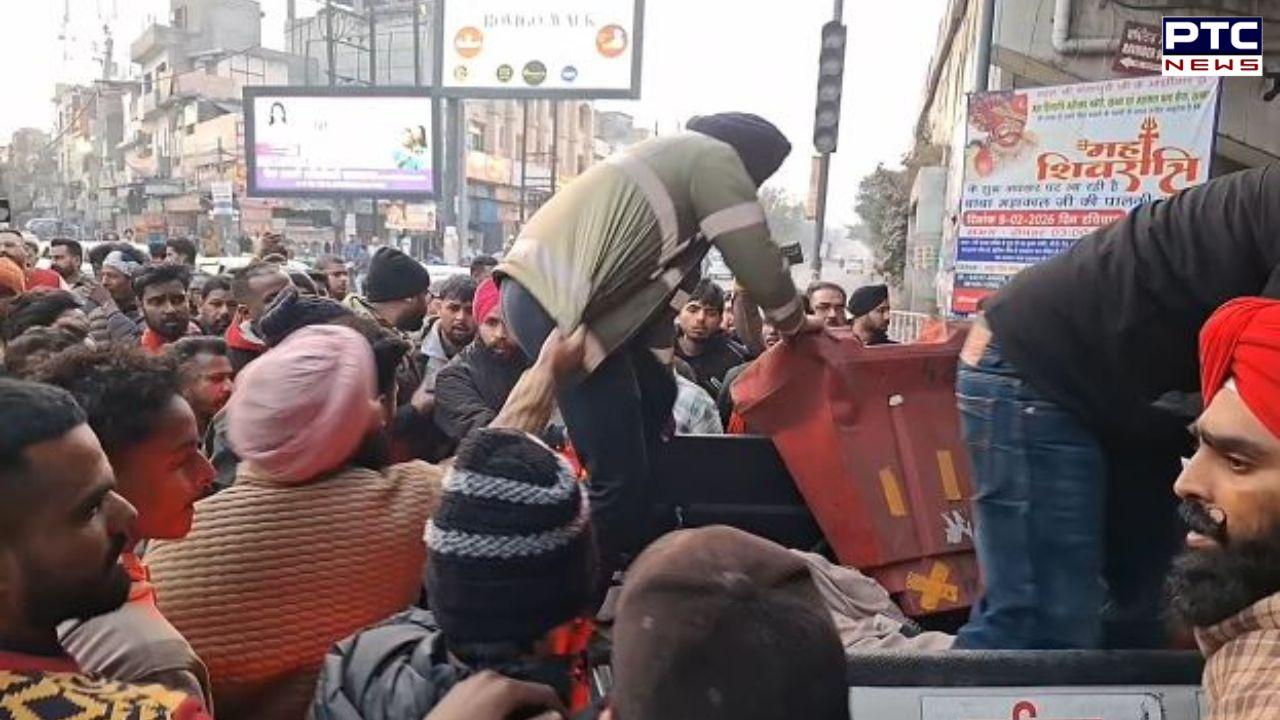 Khanna : ਸੜਕ ਹਾਦਸੇ 'ਚ ਬਜ਼ੁਰਗ ਦੀ ਮੌਤ, ਐਂਬੂਲੈਂਸ ਨਾ ਪਹੁੰਚਣ ਕਾਰਨ ਹੋਇਆ ਹੰਗਾਮਾ, ਮੌਕੇ 'ਤੇ ਪਹੁੰਚੀ ਪੁਲਿਸ