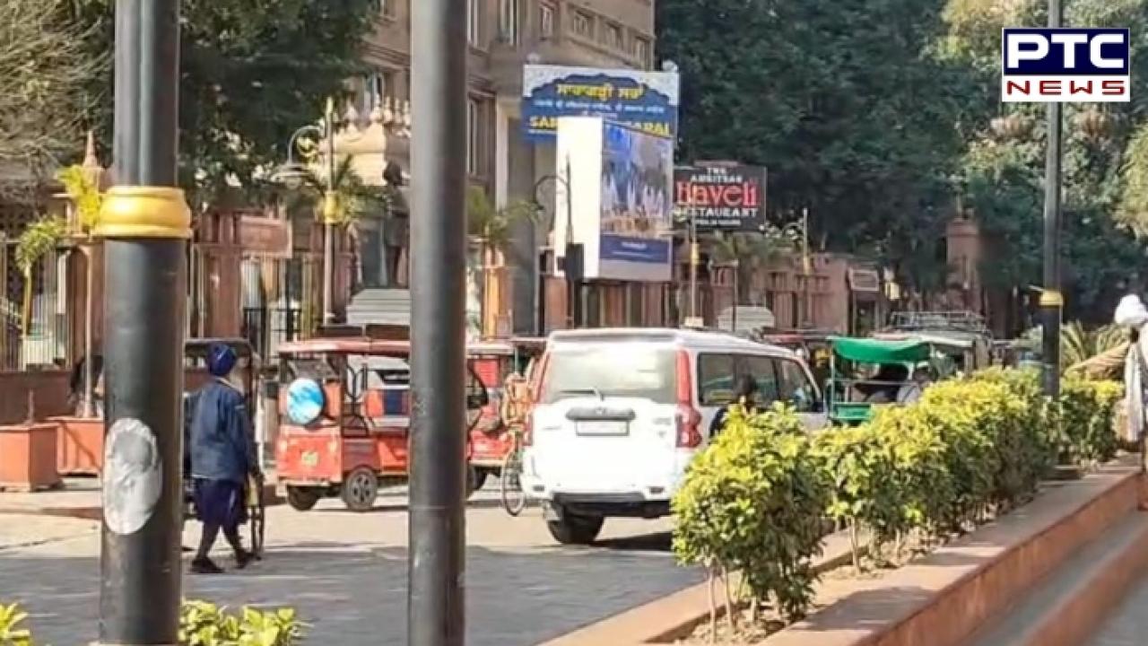 Sri Darbar Sahib ਦੀ ਪਰਿਕਰਮਾ 'ਚੋਂ ਨੌਜਵਾਨਾਂ ਨੂੰ ਚੁੱਕਣਾ ਪੁਲਿਸ ਨੂੰ ਪਿਆ ਭਾਰੀ, SGPC ਟਾਸਕ ਫੋਰਸ ਨੇ 2 ਮੁਲਾਜ਼ਮਾਂ ਨੂੰ ਬਣਾਇਆ ਬੰਧਕ