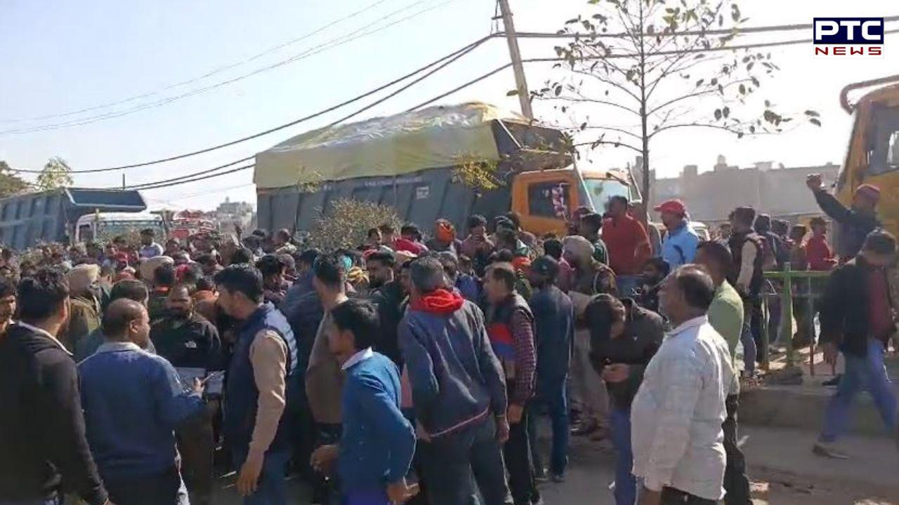 Ludhiana Accident : ਲੁਧਿਆਣਾ 'ਚ ਰੂਹ ਕੰਬਾਊ ਹਾਦਸਾ, ਸ਼ਖਸ ਨੂੰ ਕਈ ਮੀਟਰ ਘਸੀਟਦਾ ਲੈ ਗਿਆ ਟਿੱਪਰ, ਹੋਈ ਮੌਤ, ਪਰਿਵਾਰ ਵੱਲੋਂ ਹੰਗਾਮਾ