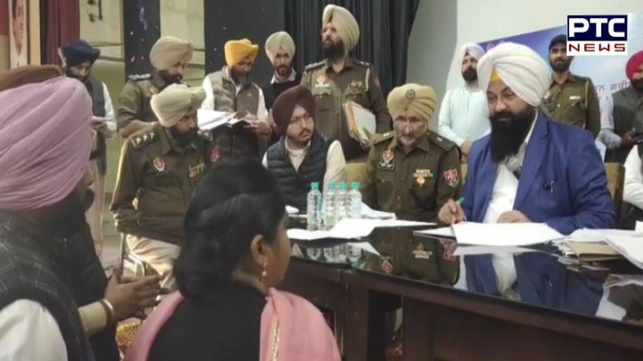 Dera Baba Nanak : ਪੰਜਾਬ SC ਕਮਿਸ਼ਨ ਦੇ ਚੇਅਰਮੈਨ ਨੇ ਡਿਵੈਲਪਮੈਂਟ ਅਫਸਰ ਤੇ ਪੰਚਾਇਤ ਸੈਕਟਰੀ ਨੂੰ ਕੀਤਾ ਮੁਅੱਤਲ