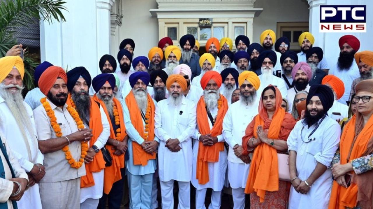 ਖ਼ਾਲਸਾ ਸਾਜਣਾ ਦਿਵਸ ਮਨਾਉਣ ਲਈ ਸ਼੍ਰੋਮਣੀ ਕਮੇਟੀ ਵੱਲੋਂ ਸਿੱਖ ਸ਼ਰਧਾਲੂਆਂ ਦਾ ਜਥਾ ਪਾਕਿਸਤਾਨ ਲਈ ਰਵਾਨਾ