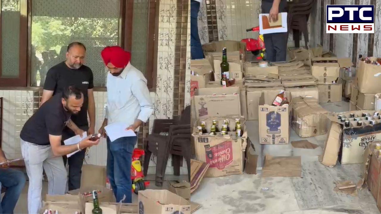 Raju Chauhan ਦੇ ਘਰ ਪੁਲਿਸ ਤੇ ਆਬਕਾਰੀ ਵਿਭਾਗ ਨੇ ਮਾਰਿਆ ਛਾਪਾ; ਸ਼ਰਾਬ ਦੀਆਂ ਪੇਟੀਆਂ ਬਰਾਮਦ, ਕੀਤਾ ਗ੍ਰਿਫਤਾਰ