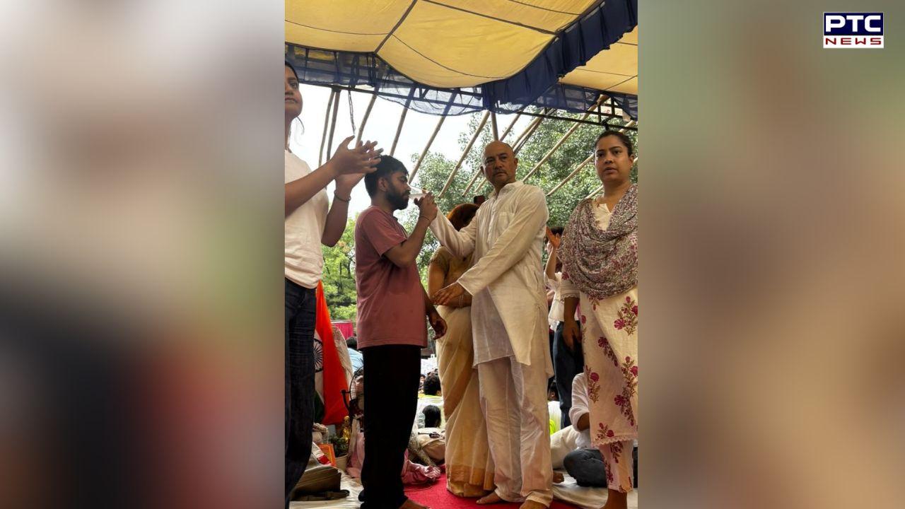 Kargil War veteran carries late daughter's photography to CJP protest, says 'I will be my daughter's voice'