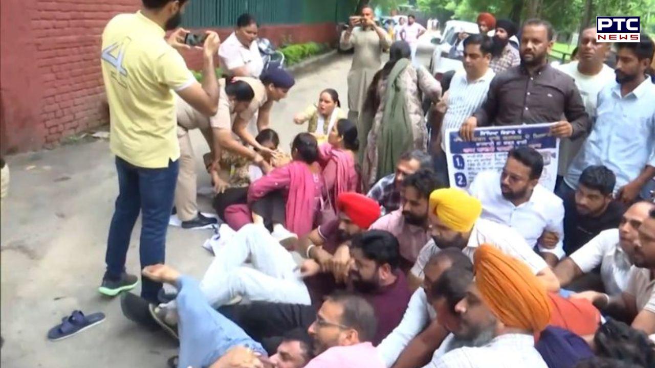 ETT teachers protest outside Harpal Cheema's residence in Chandigarh over recruitment irregularities