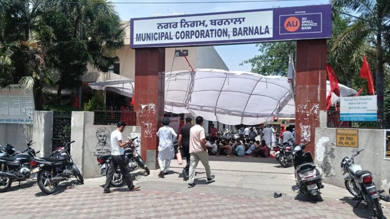 Barnala News : ਨਗਰ ਨਿਗਮ ਚੋਣਾਂ 'ਚ ਧਾਂਦਲੀ ਨੂੰ ਲੈ ਕੇ ਹਾਈਕੋਰਟ 'ਚ ਪਟੀਸ਼ਨ, ਪੰਜਾਬ ਸਰਕਾਰ ਤੇ ਚੋਣ ਕਮਿਸ਼ਨ ਨੂੰ ਨੋਟਿਸ ਜਾਰੀ