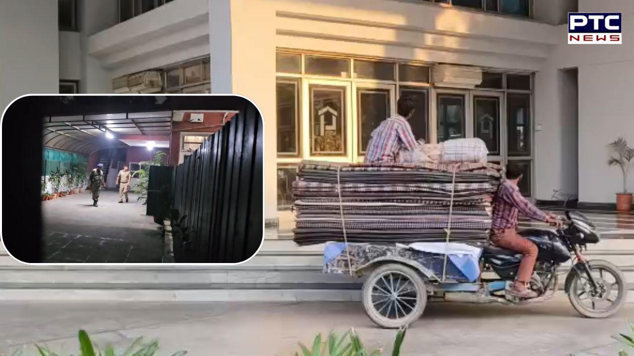 GMADA ਦਫ਼ਤਰ ’ਚ ED ਦੀ ਰੇਡ ਜਾਰੀ, ਏਜੰਸੀ ਨੇ ਦਫ਼ਤਰ 'ਚ ਲਾਏ ਬੈਡ ਤੇ ਗੱਦੇ ਵਿਛਾਏ, AAP ਆਗੂ ਸਤੇਂਦਰ ਜੈਨ ਦੀ ਕੋਠੀ 'ਤੇ ਵੀ ਰੇਡ