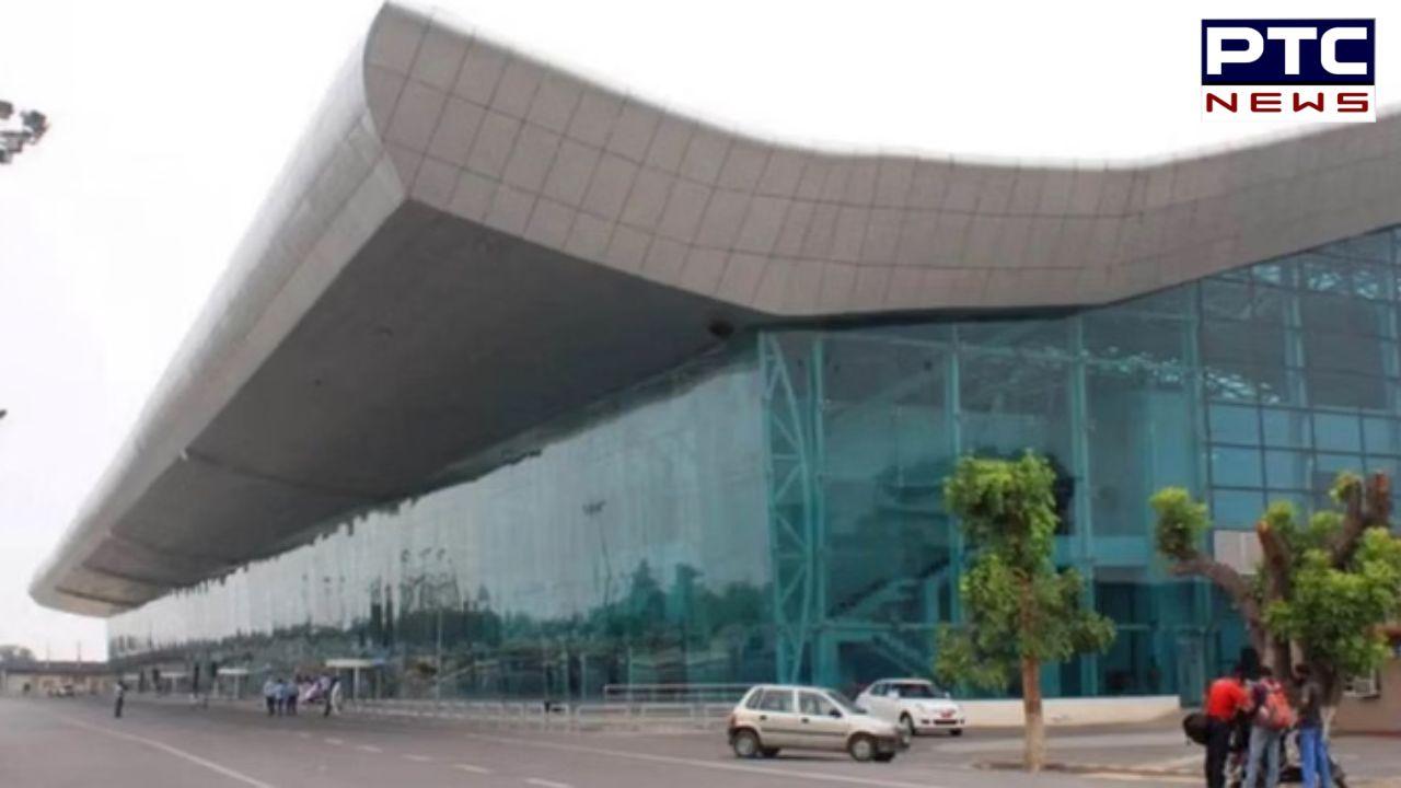Amritsar Airport  ਨੇੜੇ ਦੇਖੇ ਗਏ ਸ਼ੱਕੀ ਡਰੋਨ; 7 ਉਡਾਣਾਂ ਦਾ ਬਦਲਿਆ ਗਿਆ ਰੂਟ , ਸੁਰੱਖਿਆ ਏਜੰਸੀਆਂ ਅਲਰਟ