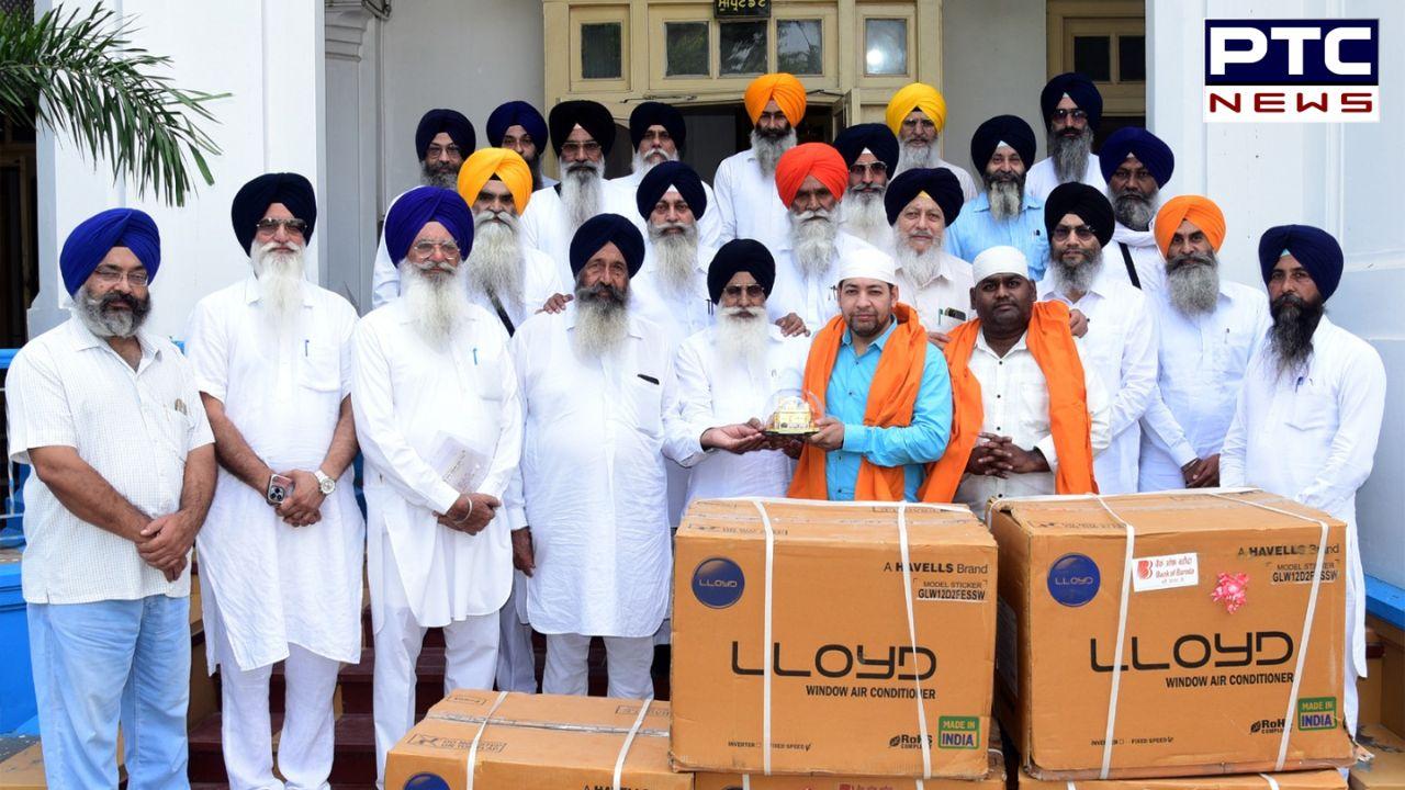SGPC ਦਫ਼ਤਰ ਵਿਖੇ ਬੈਂਕ ਆਫ਼ ਬੜੌਦਾ ਨੇ ਸੇਵਾਵਾਂ ਲਈ ਦਿੱਤੇ 5 ਏਸੀ; ਸ਼੍ਰੋਮਣੀ ਕਮੇਟੀ ਵੱਲੋਂ ਬੈਂਕ ਅਧਿਕਾਰੀਆਂ ਨੂੰ ਕੀਤਾ ਗਿਆ ਸਨਮਾਨਿਤ
