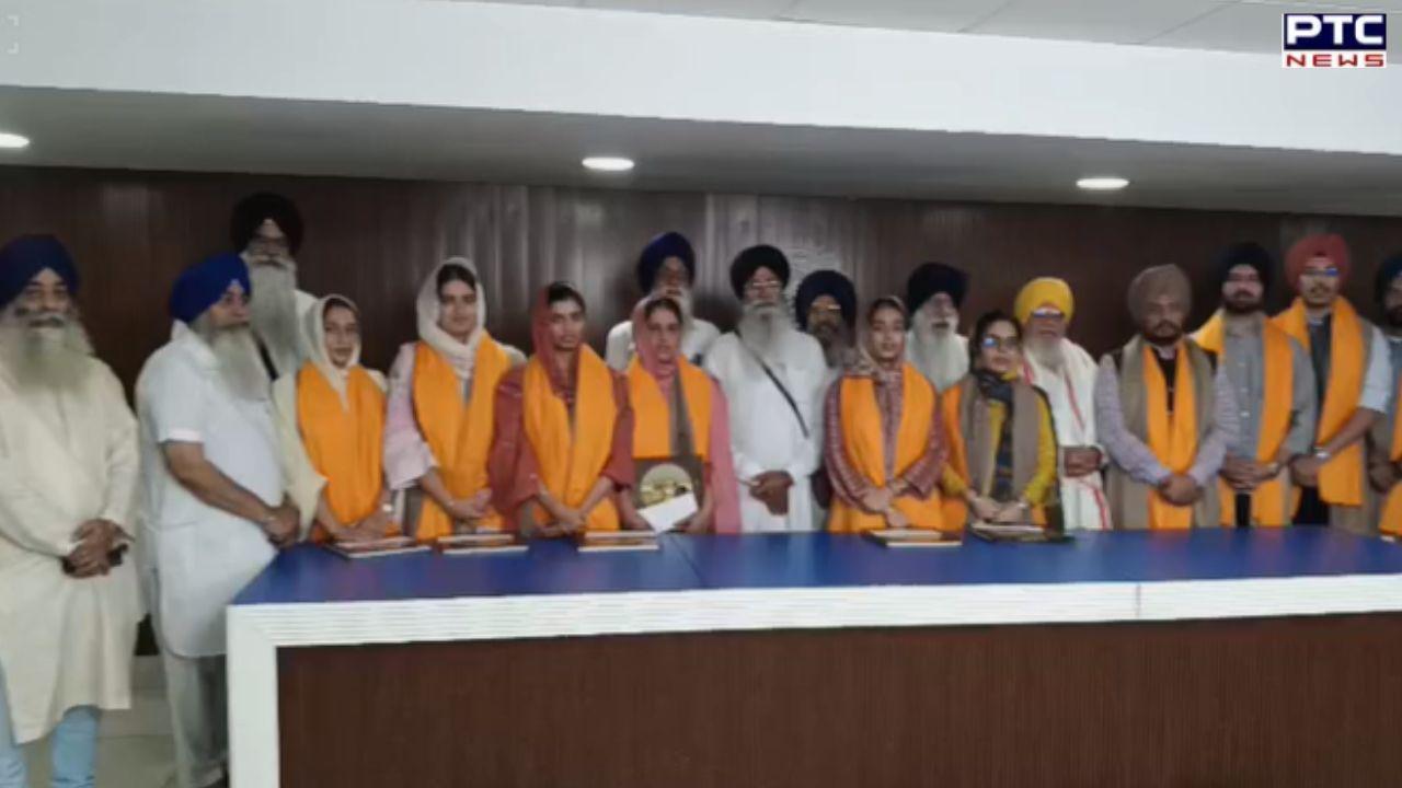 UPSC ’ਚ ਸਫ਼ਲ 11 ਸਿੱਖ ਵਿਦਿਆਰਥੀਆਂ ਨੂੰ ਸ਼੍ਰੋਮਣੀ ਕਮੇਟੀ ਵੱਲੋਂ ਇੱਕ-ਇੱਕ ਲੱਖ ਰੁਪਏ ਦੇ ਕੇ ਕੀਤਾ ਗਿਆ ਸਨਮਾਨਿਤ