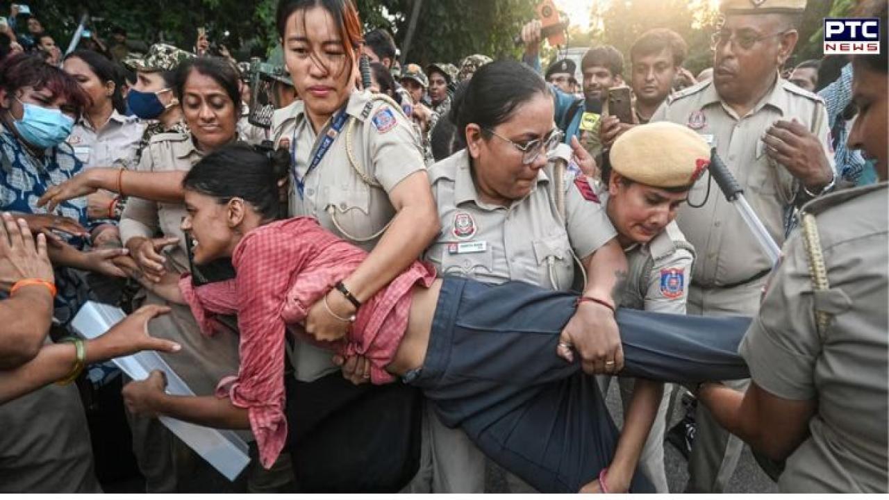Why Delhi Police personnel were seen without name tags at Jantar Mantar during CEC protest