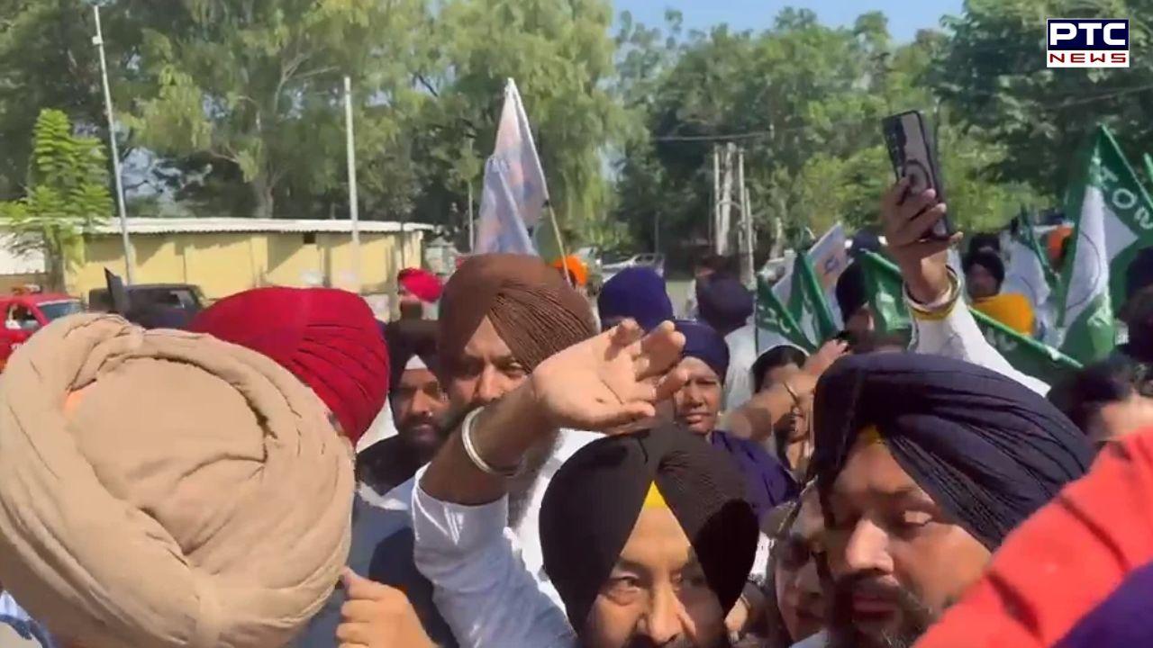 Jhota Murder: ਐਕਸ਼ਨ ਕਮੇਟੀ ਨੇ ਵਿਧਾਇਕਾਂ ਦੇ ਘਰਾਂ ਮੁਹਰੇ ਚਿਪਕਾਏ ‘ਲਾਹਨਤ ਪੱਤਰ’